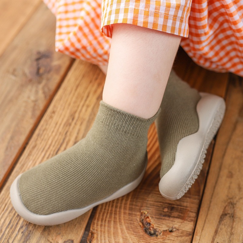 Knitted and embroidered baby floor socks/shoes - Image 10